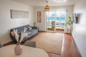 True BEACHFRONT cozy - 1 Bedroom Apt